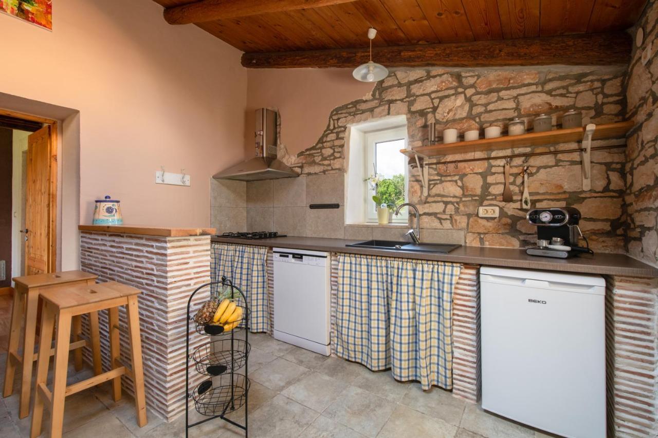 House Boris Apartment Loborika Bagian luar foto