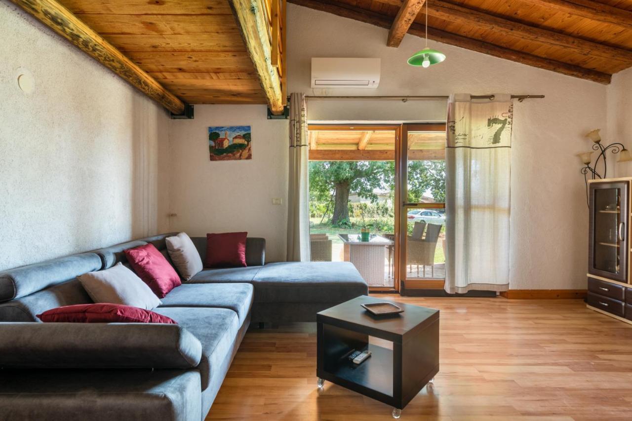 House Boris Apartment Loborika Bagian luar foto