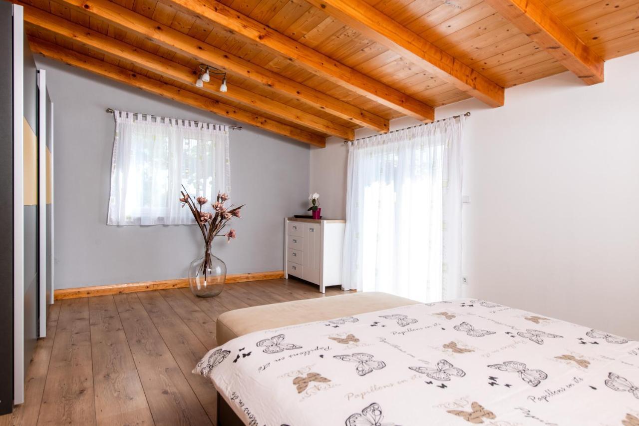 House Boris Apartment Loborika Bagian luar foto