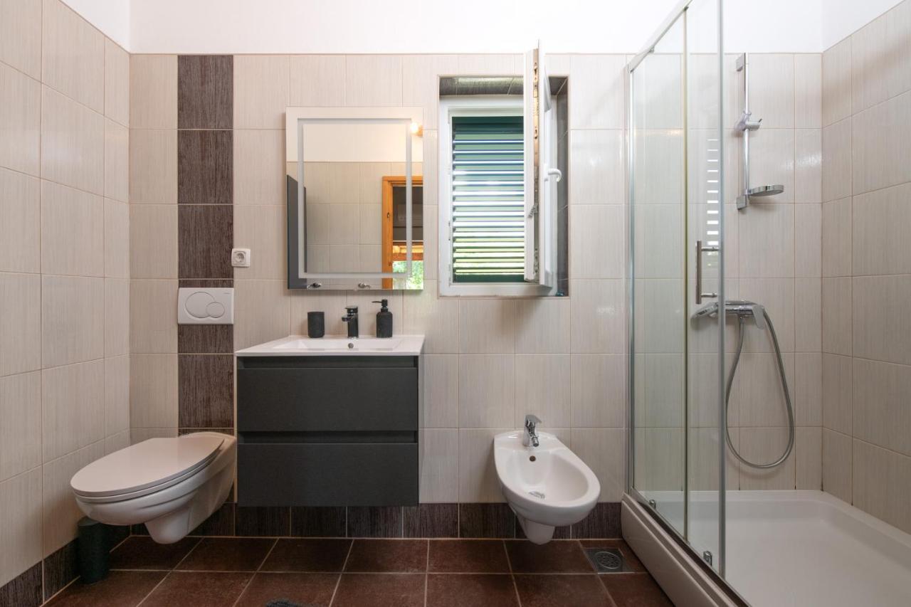 House Boris Apartment Loborika Bagian luar foto
